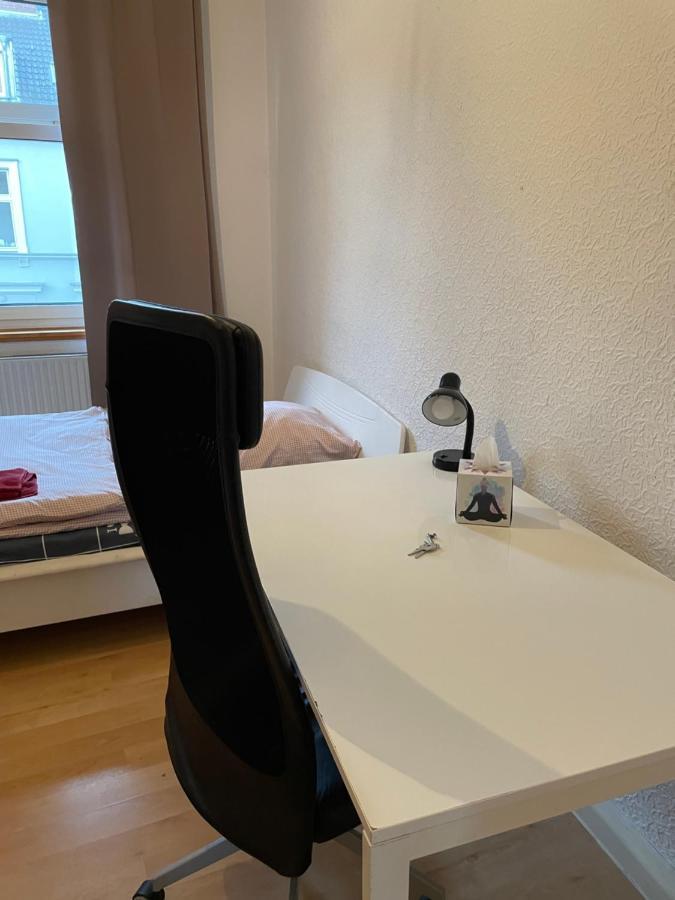 Privatunterkunft Lovely In Nearly Hbf *
